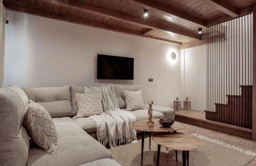 Villa Frontale - Restored Villa with Pool Perfect for 6 Nestled Next to a Traditional Olive Mill and Local Farms Offering Authentic Hospitality and Organic Delights By Villa Mana Gers - Foto 20