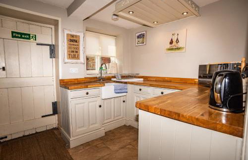Historical Sherwood Forest Cottages - Sleeps 16 - Foto 6