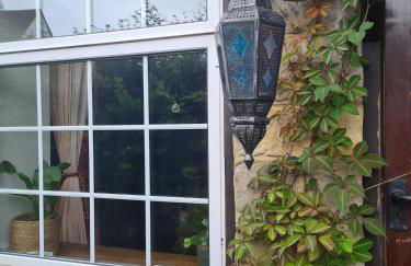 Cheerful, bright, cosy period cottage with hot tub - Foto 34