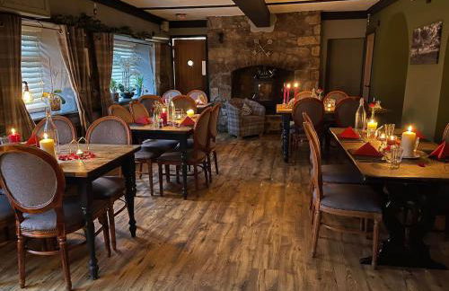 HOT TUB - Miners Cottage - edge of Brecon Beacons National Park - Heritage Town - Foto 43