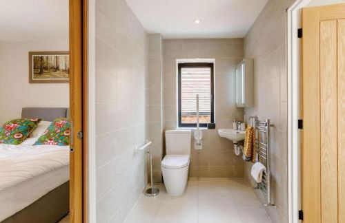 Roe Cottage, Disabled Adapted 2 Bedroom hot tub - Photo 10