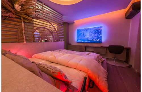 Blossom Suite-Hyper centre Jacuzzi Balcon clim - Foto 4