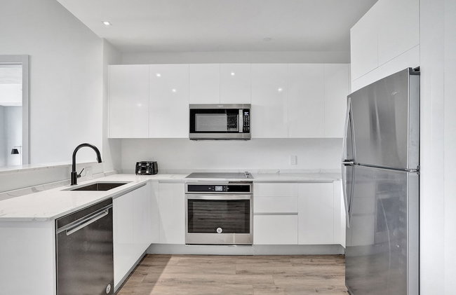 Design District Suites - Photo 58