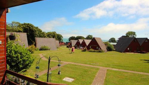 Clifftop Chalet With Pool - Foto 4, Garden view