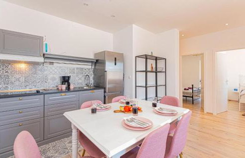 2 Bedroom Lovely Apartment In Danilo - Photo 4