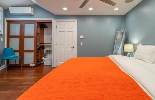 3-Story Townhome Free Parking Private Patio Washer-Dryer - Foto 8