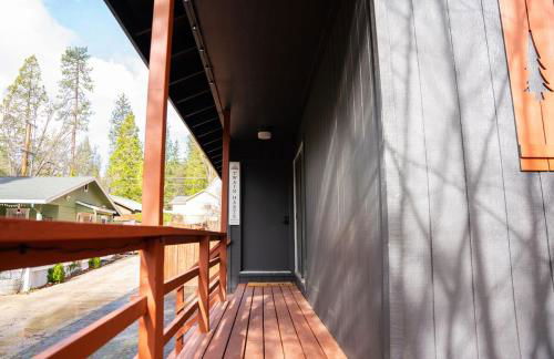 Sierra Cabin w NEW Hot Tub Walk to Town - Photo 33