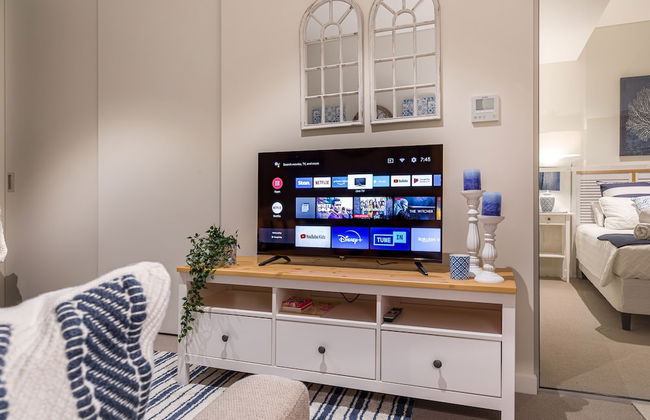 Hamptons Retreat on Level 77 Skytower - Photo 23