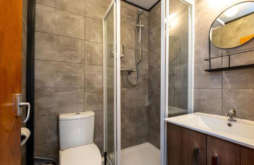 New Lodge Rooms- with Free Parking - Foto 40