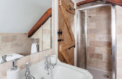 Luxury Farmhouse Retreat with Private Hot Tub & EV - Foto 48