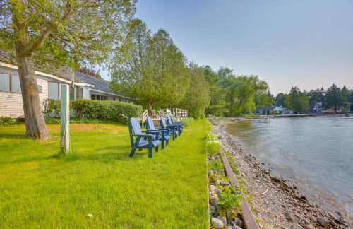 2 Living Areas, Tennis! Waterfront Suttons Bay Gem - Foto 36