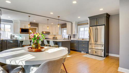 Explore Orange and NYC! Luxury Family Home with Deck - Foto 3