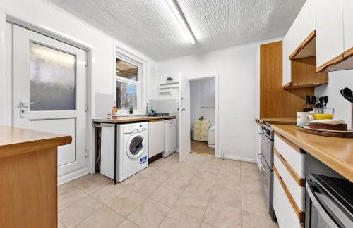 Spacious 3 beds home Close to Southampton GENERAL HOSPITAL - sleep 9 - Free Parking - Pool table - 2 Large TVs - Foto 21