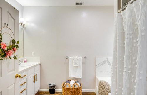 8 Mi to Beach Park Bakersfield Gem with Yard! - Photo 16