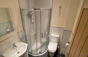 The Loch Lomond Townhouse In The Centre of Balloch - Foto 17