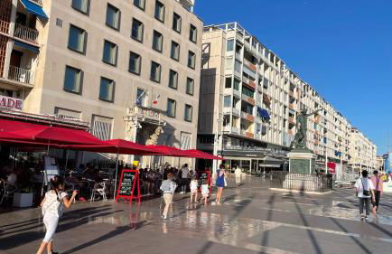 Au cœur du vieux Toulon au calme appartement rénové climatisé confortable étage élevé avec ascenseur proche parking et toutes commodités - Foto 33