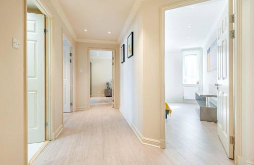 Stunning 3-bedroom in the heart of London with parking - Foto 32