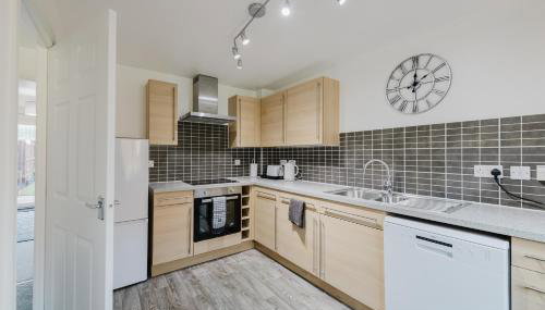 3BR Grantham Home, Convenient Location, Great for Long-Term Visitors, Parking - Foto 5, stove, dishwasher, toaster