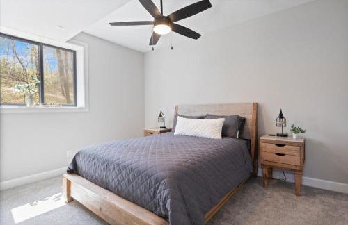 Accessible Lakeside Luxury at the 45mm w/ Private Dock, Sunset Views & More - Foto 29