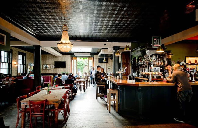 Stylish, Bright Apartment w/ Private Garden - Foto 19