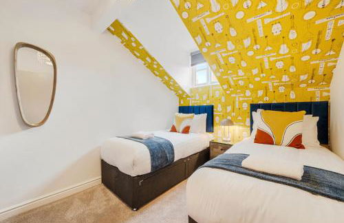 3BR Georgian Quarter Coach Houses - Private Parking - Foto 44