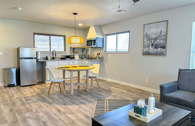 Vintage Gem in Prime Location Cozy 1BR Oasis - Photo 8