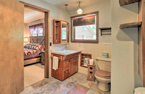 Charming Pymatuning Lake House Near Park and Beach - Photo 12