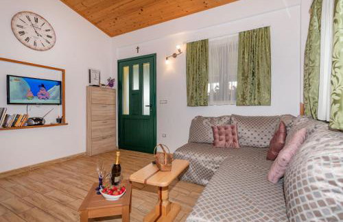 Villa Vrt, a private and fully fenced forest retreat - Photo 9