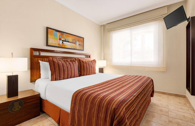 Ramada Hotel & Suites by Wyndham Costa del Sol - Foto 143