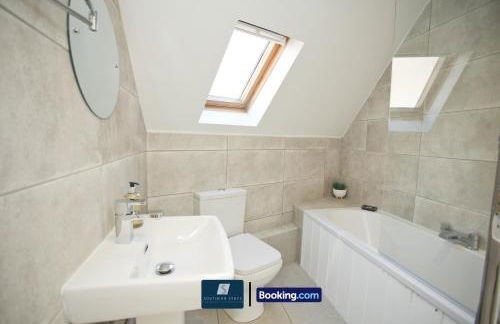 2 Bed House By Southern Stays Short Lets & Serviced Accommodation Bournemouth With Parking - Relocation & Family, 1km From The Beach - Photo 25