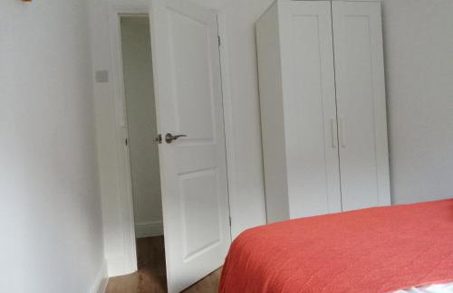 Lovely 3 Bedrooms Flat Near Romford Station With Free Parking - Foto 10