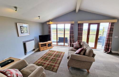 Ochil 10 with Private Hot Tub - Fife - Loch Leven - Lomond Hills - Photo 4