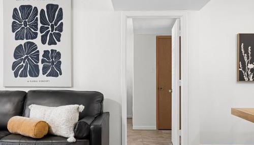 Sophisticated 2BR 2BA by TAMU, King Bed, Washer & Dryer, Smart TV - Foto 2