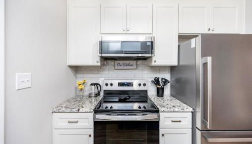 Hot Tub Fire Pit 4BR Oasis - Foto 3