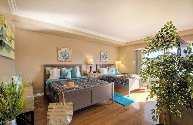 Southern Exposure w/ Private Balcony - Foto 5