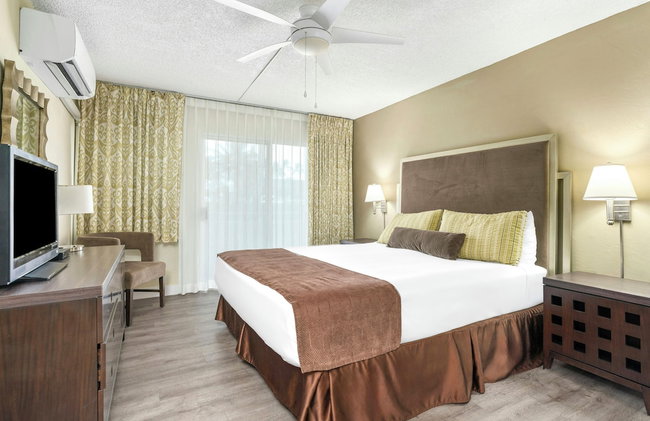 Plantation Hale Suites - Photo 26