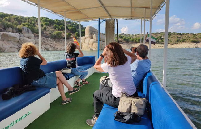 Paseo en barco por el río Alagón y embalse de Alcántara - Foto 1