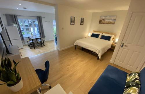 Redhill Town Centre Garden Flat - Foto 8