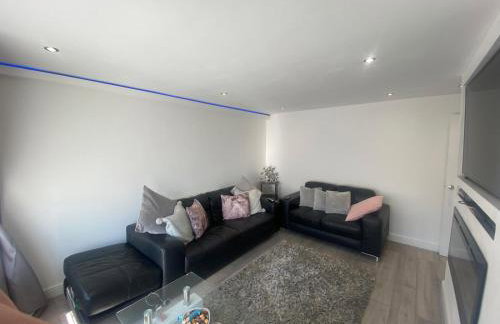 Prestatyn 2-bed Bungalow, Sleeps 5 With Hot Tub - Foto 31