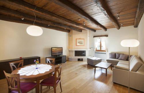 Villa Poropati, Grožnjan, Istria - Luxury Countryside Estate for up to 19 persons - Large pool of 80m2 with kids section - Foto 16