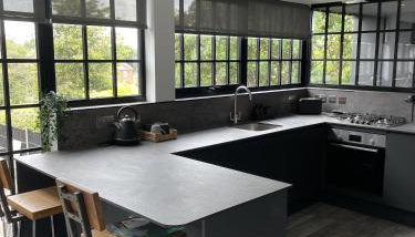 Booking Urban Halstead - Photo 2