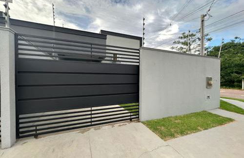 Casa vaga 2 carros ou caminhonete, 2 quartos, espaçosa, completa para 8 pessoas - Foto 4