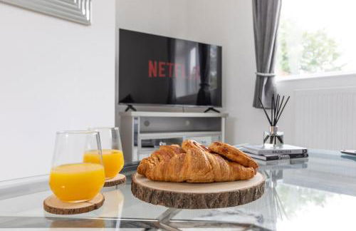 4 Bed Home sleeps 7 close to Cheshire Oaks Princes Rd - Photo 32