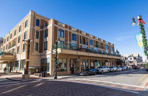 Ski in Ski out Main Street Balcony Hot Tub - Photo 37