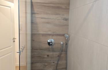 Siegen - Geisweid Work and stay Neu Modernisiert 2 Schlafzimmer Badezimmer Balkon - Foto 27