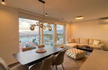 Apartment Touch The Sky Split - Photo 14