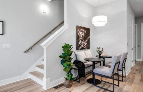 Rooftop Views - Hot Tub - Near Honky Tonks & Bars - Photo 17