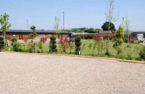 FAIRVIEW FARM Holiday Accommodation 14 Luxury Lodges, Cabins, Dog Friendly, Suitable for Couples, Families and Groups, Wedding Guests , Corporate events, Sleeps 2-65 guests in Ravenshead, Nottingham near Sherwood Forest, set in 88 acres - Photo 49