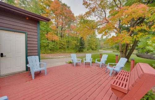 Hermantown Home with Decks, Grill and Hot Tub! - Foto 31