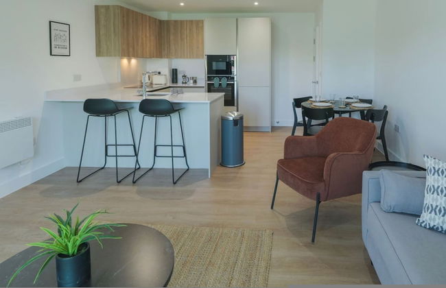 Luxury Manchester Apartment - Blue - Photo 2